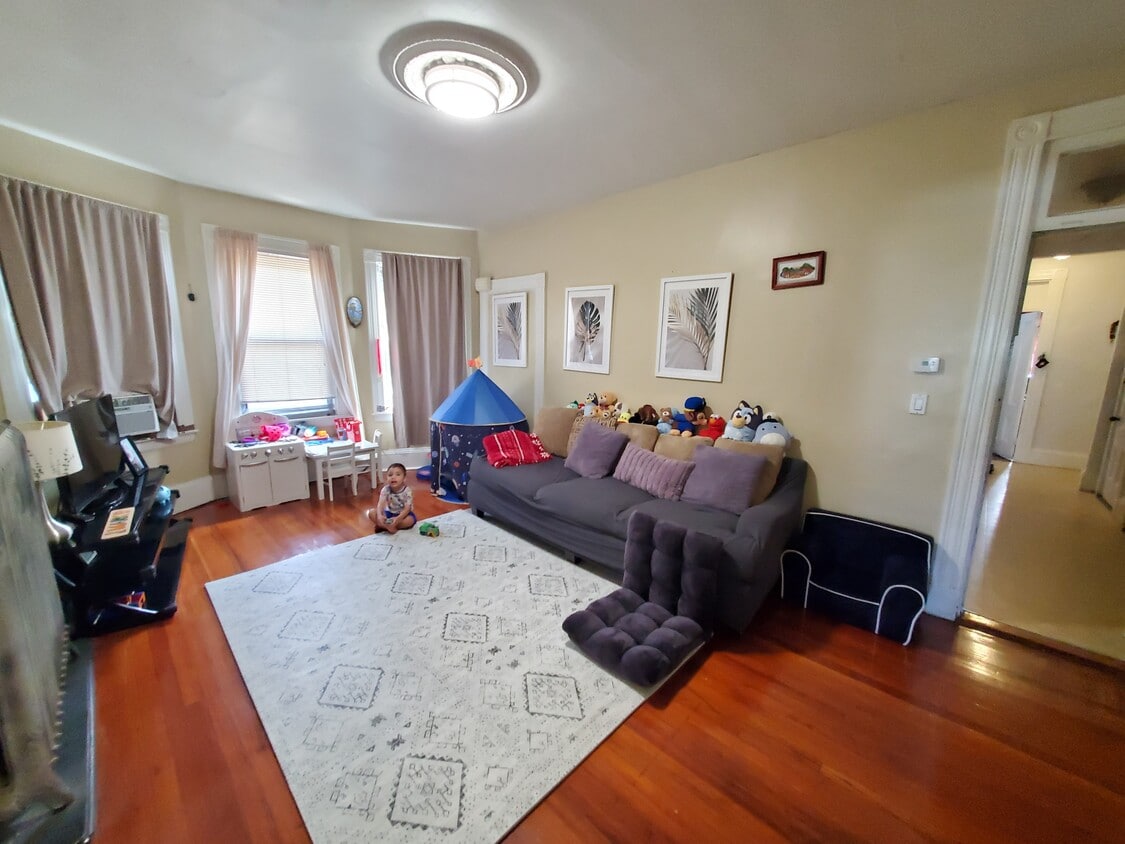 Primary Photo - 79 Marshall St
