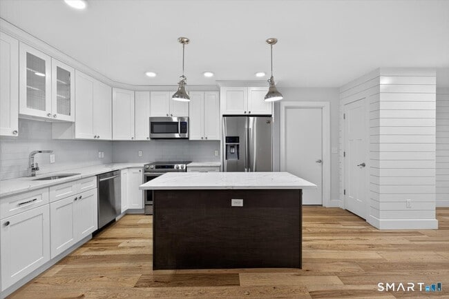 Building Photo - 32 1/2 Village Rd