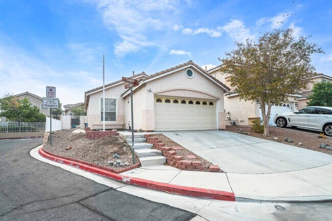 Building Photo - Charming Single-Story in Gated Green Valley!