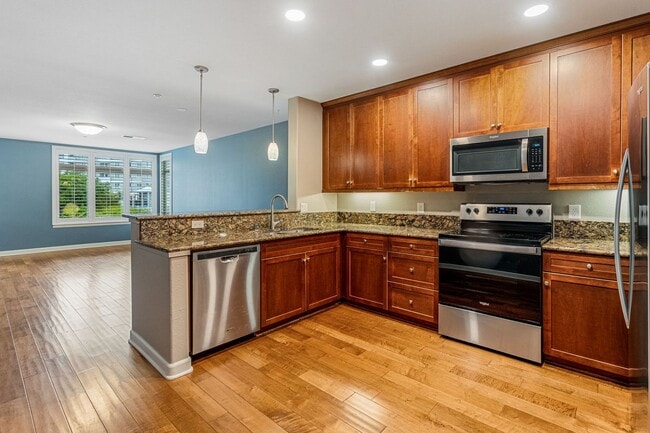 Building Photo - Beautiful & spacious 2 bedroom end unit condo in coastal Oceanside