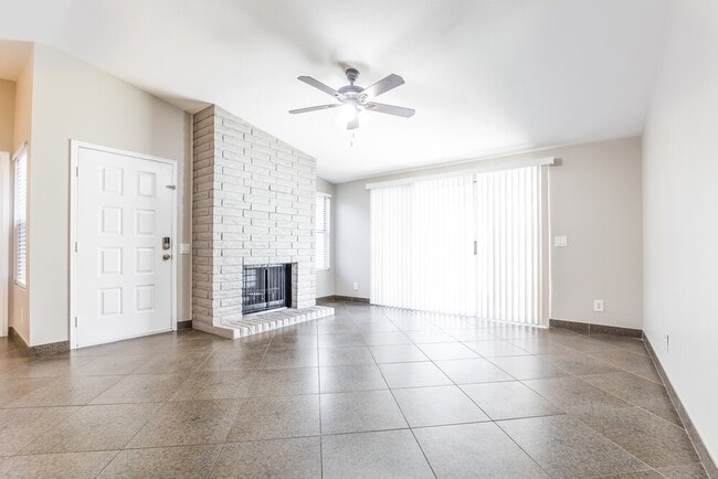 Building Photo - 2051 N Villas Ln