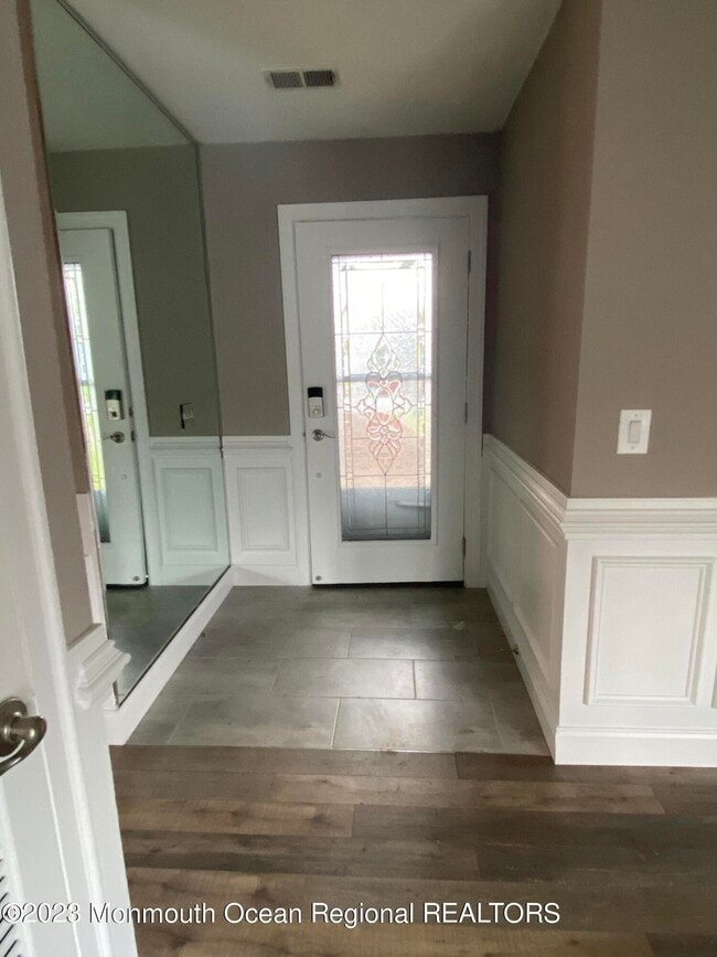 Building Photo - 120 Oak Hill Dr