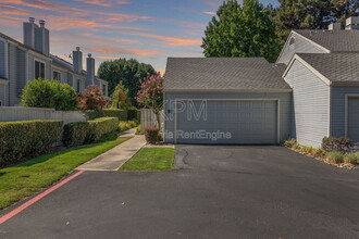 Building Photo - 2930 Driftwood Pl