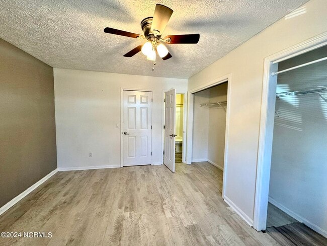 Building Photo - 10165 Creekside Dr SE