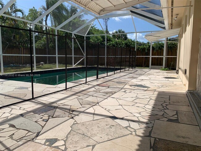 Foto del edificio - 1680 NW 1st Terrace