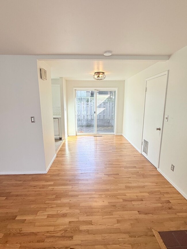 Foto del edificio - Rambler on corner lot in convenient Bremerton location!