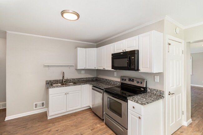 Building Photo - 6416 Walnut Dr