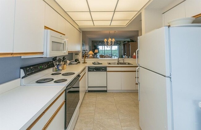 Foto del edificio - ***SHORT TERM/LONG TERM RENTAL***WEEKLY RENTING AVAILIABLE***BREATHTAKING VIEW***IN BEAUTIFUL BAY...