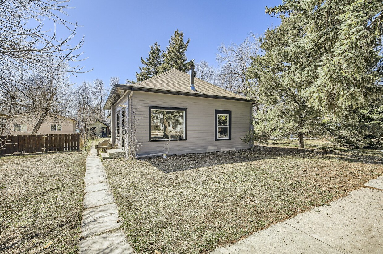 Foto principal - 526 W 5th St