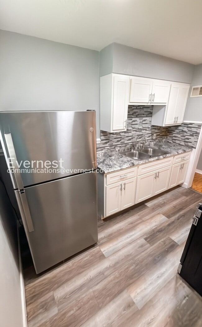 Building Photo - 807 Fontaine Pl