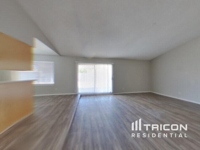 Foto del edificio - 3224 N Woodburne Dr