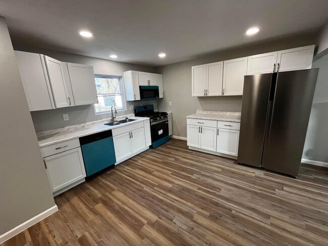 Building Photo - 385 S Burgess Ave