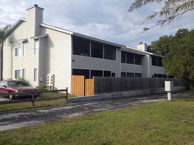 Building Photo - James Street Apartments - Dunedin, FL