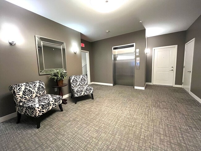 Foto del edificio - LUXURY 3br/2ba ON THE PENINSULA!! AVAILABLE JUNE 1st!