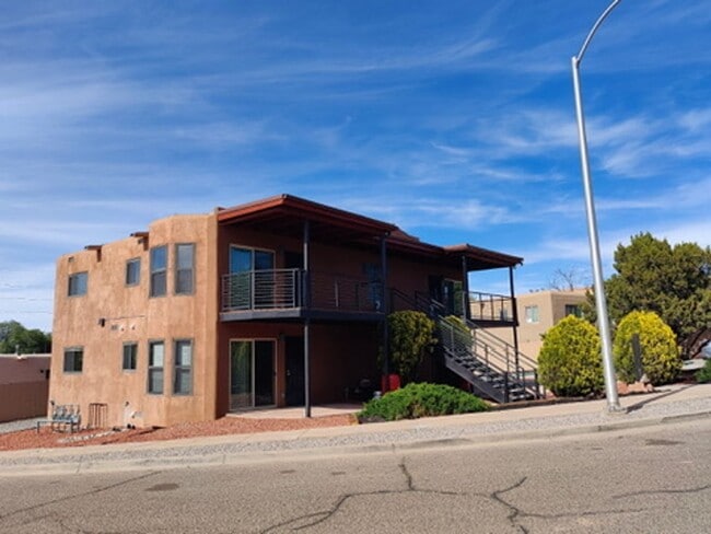 Foto del edificio - 1307 Rufina Ln