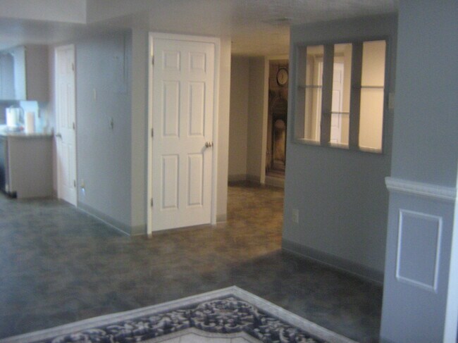 Building Photo - 1152 Dotta Dr