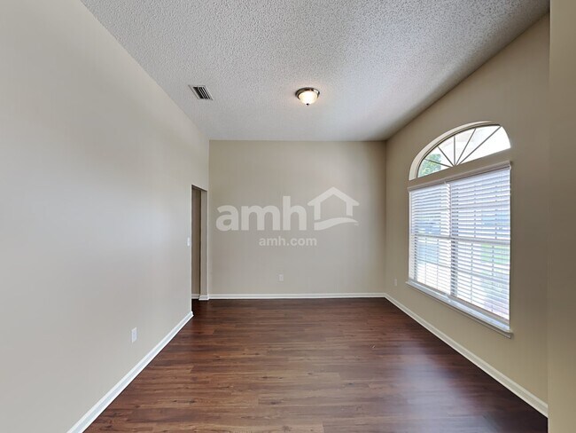 Foto del edificio - 7018 Shady Pine St W