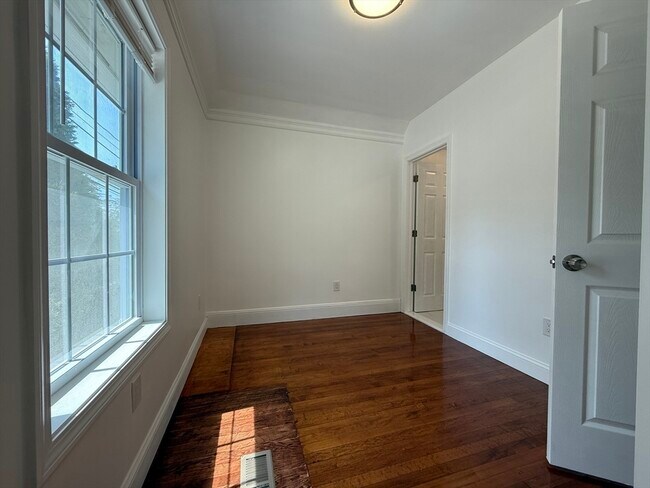 Foto del edificio - 80 Parker Hill Ave
