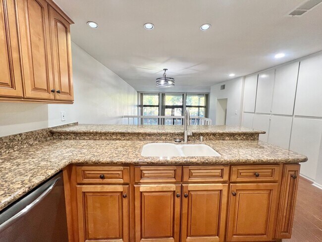 Foto del edificio - Stunning Marina Pacifica Residence with Resort Amenities