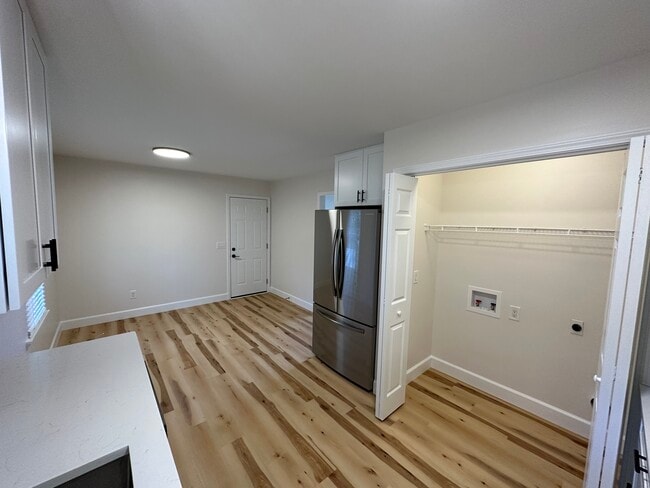 Foto del edificio - 2650 Fairlane Dr