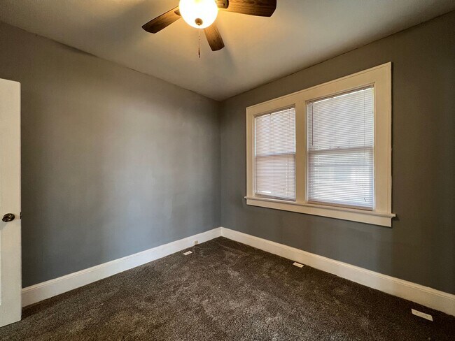 Building Photo - Two bedroom one bath house ready for rent....