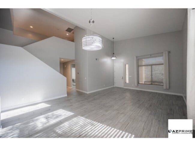 Foto del edificio - Discover the Height of Luxury and Comfort in this Exceptional 6/4 Phoenix Residence, where Opulence