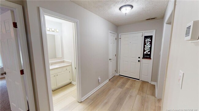 Foto del edificio - 5811 Mondavi Pl