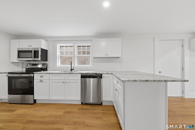 Building Photo - 98 W Main St