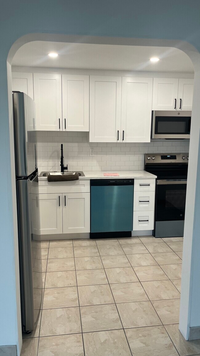 Foto del edificio - 9405 W Flagler St