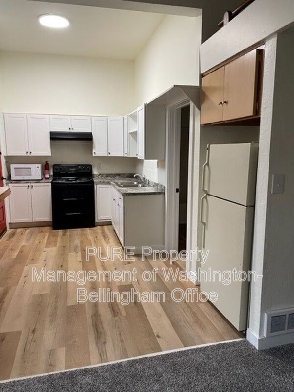 Building Photo - 1003 Dupont St 101