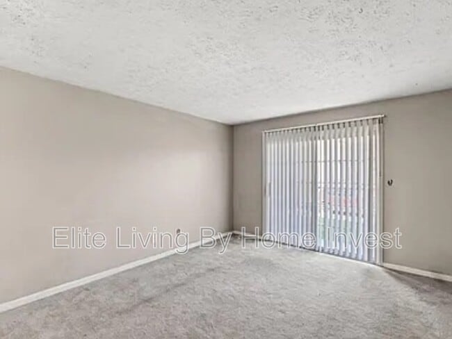 Foto del edificio - 1590 Martha Ct