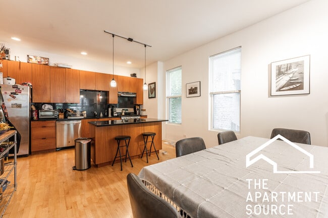 Foto del edificio - 1407 N Wicker Park Ave