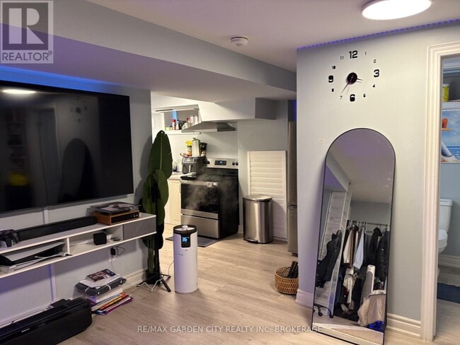 Building Photo - 33 Bounty Ave