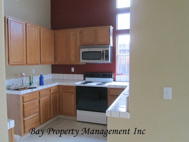 Building Photo - Lovely 3 bedroom 2 bath house in Soledad