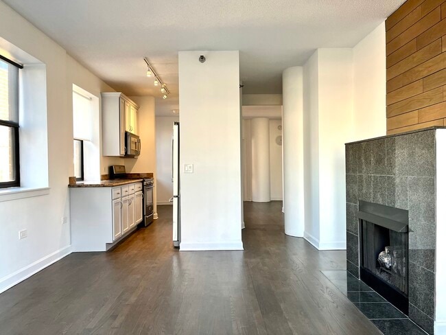 Building Photo - 1529 S State St