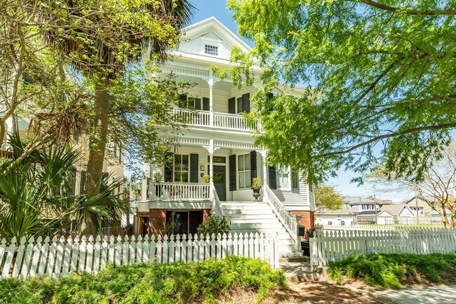 Foto del edificio - 1702 Sealy Ave