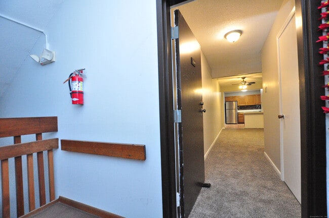 Foto del edificio - 710 Twin Circle Dr