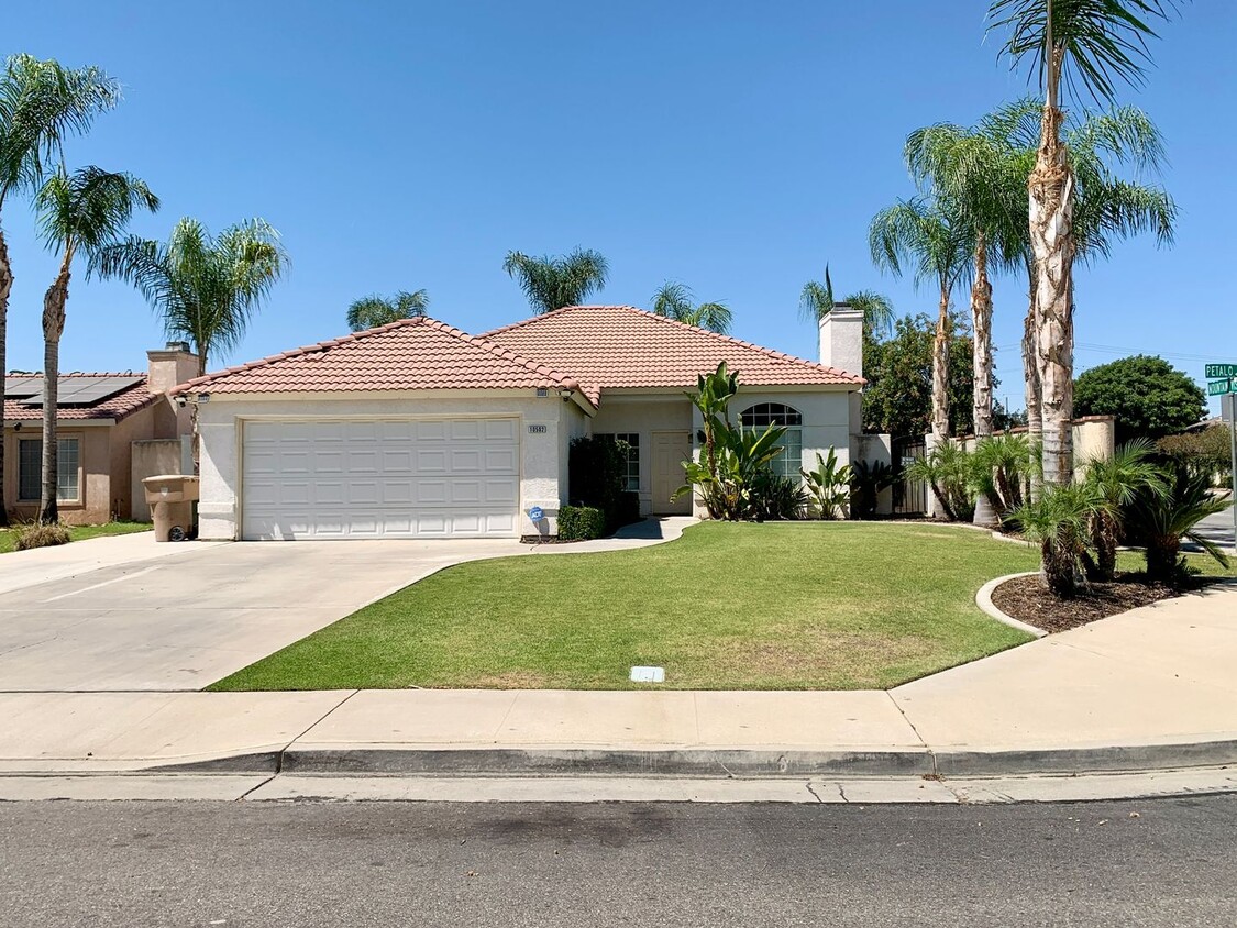 Foto principal - Beautifully Updated Home in Tevis Ranch - ...