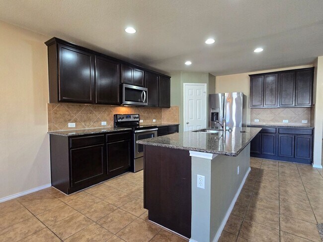 Foto del edificio - PRICE REDUCTION & MOVE IN SPECIAL - AVAILA...