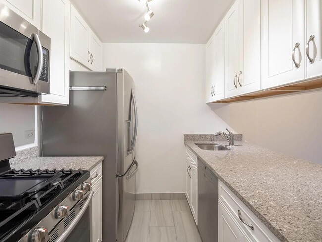 Building Photo - 200 Rector Pl