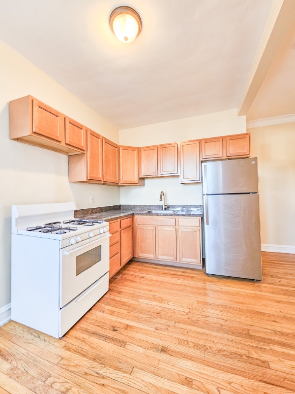 Building Photo - 4715 Belmont
