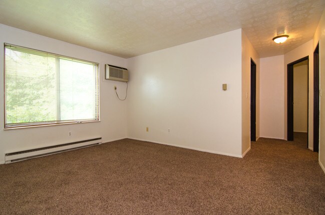 Building Photo - 315 N Lowe St