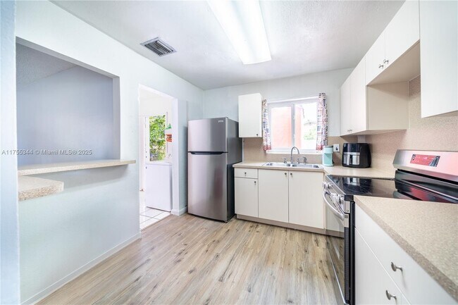 Foto del edificio - 1220 NW 190th St