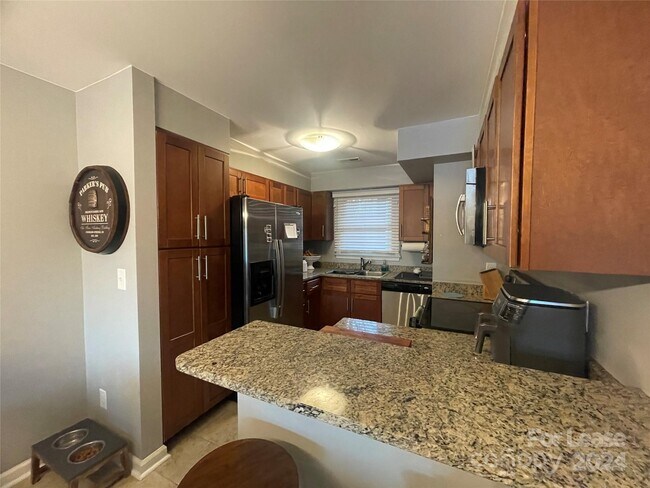 Building Photo - 9801 Emerald Point Dr