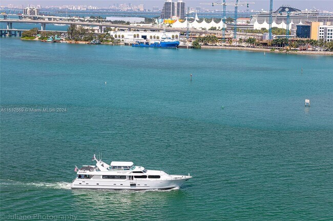 Foto del edificio - 848 Brickell Key Dr