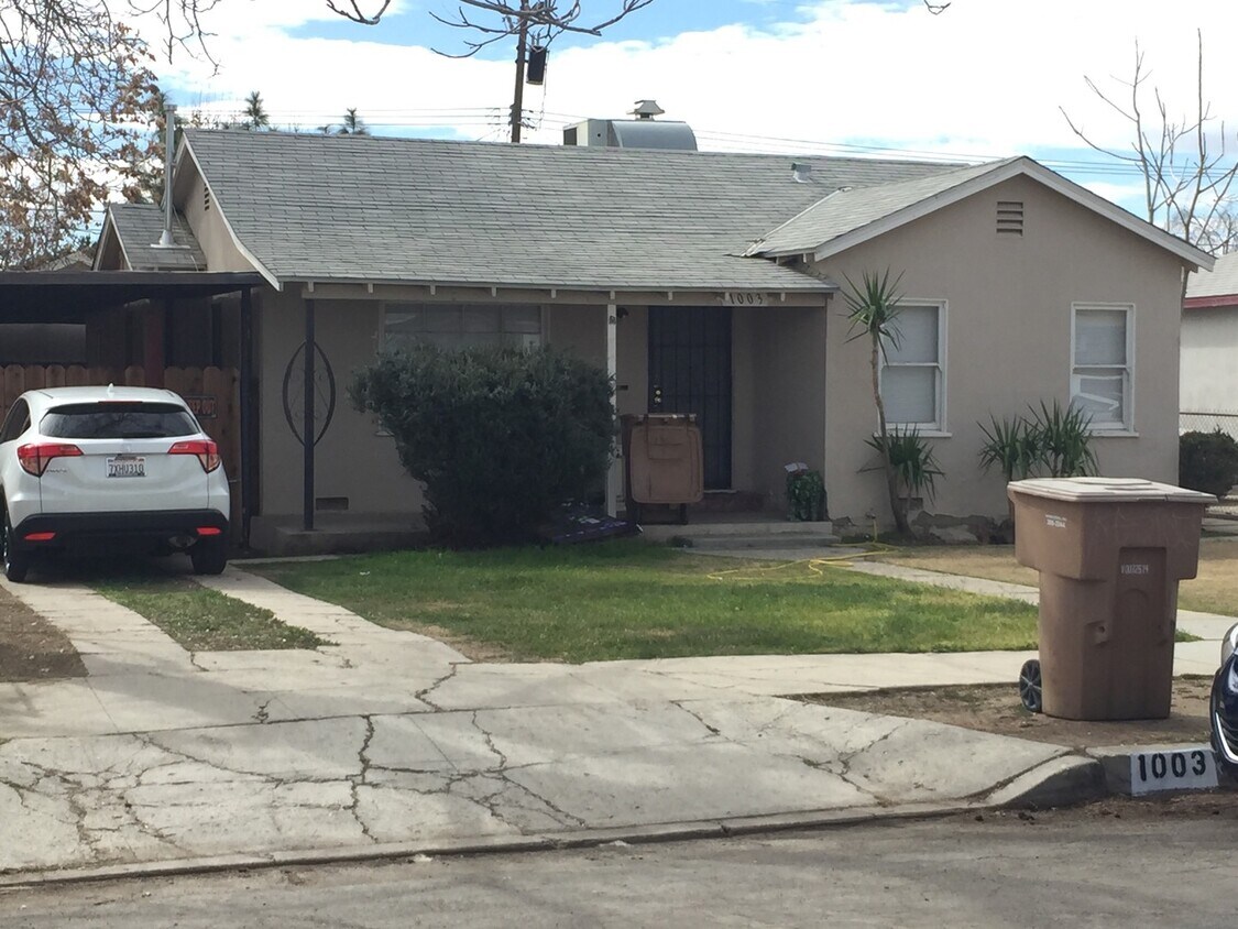 Building Photo - Nice and Cozy Home in Bakersfield For Rent!