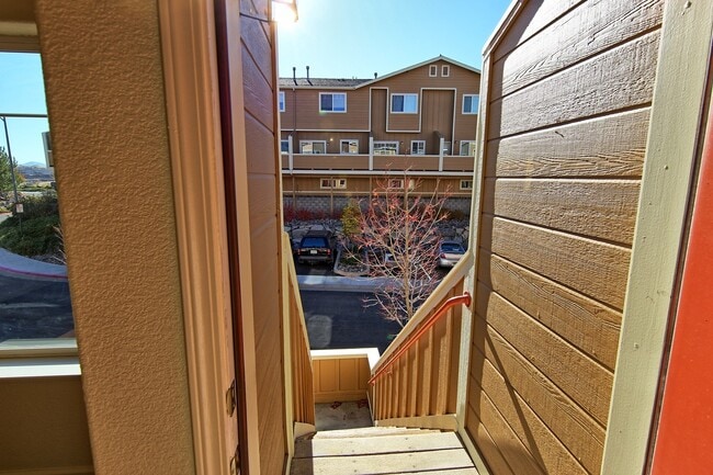 Building Photo - Updated Condo in North Reno