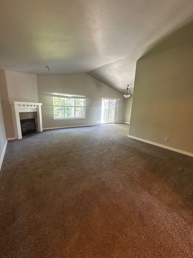Foto del edificio - Beautiful Newly Renovated 3 Bedroom Home- ...