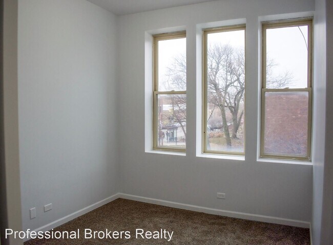 Foto del edificio - 3 br, 1.5 bath House - 752 E 43rd St, Unit 2E