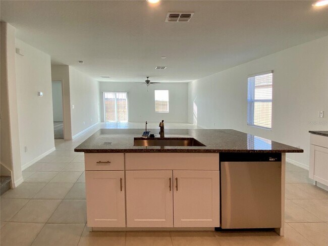 Building Photo - Stunning 5 Bed/2.5 Bath Home in Wesley Chapel with 2869 sq ft - Must See!